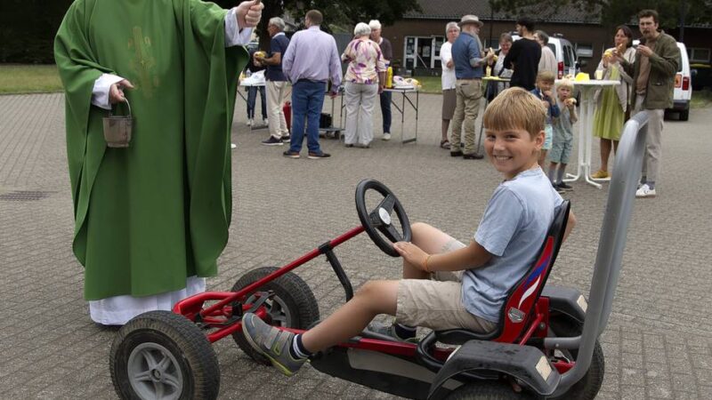 Kirchlicher Service in Rheinberg: Kettcar mit Gottes Segen
