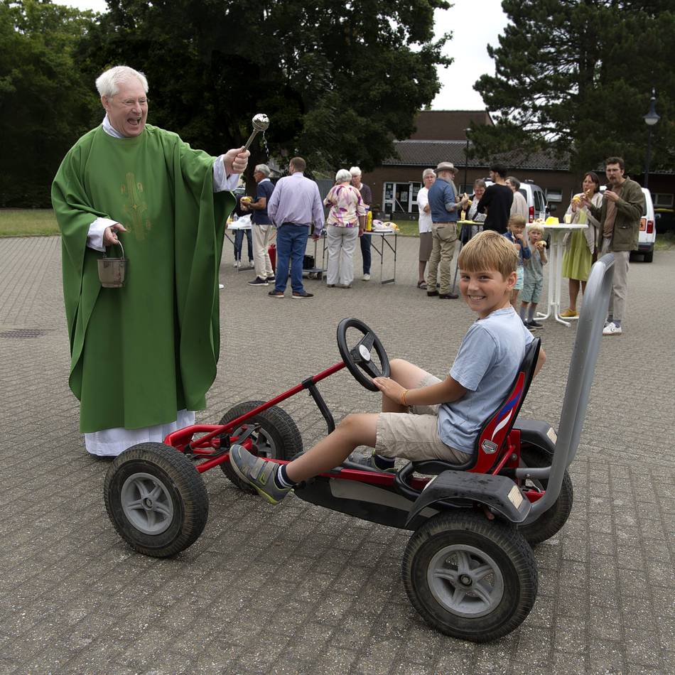 Kirchlicher Service in Rheinberg: Kettcar mit Gottes Segen