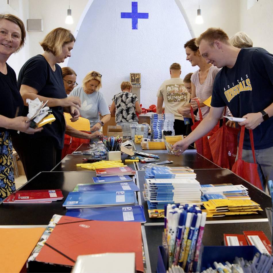 Schulmaterialkammer Rheinberg: Schulmaterial von Anspitzer bis Zirkel gepackt