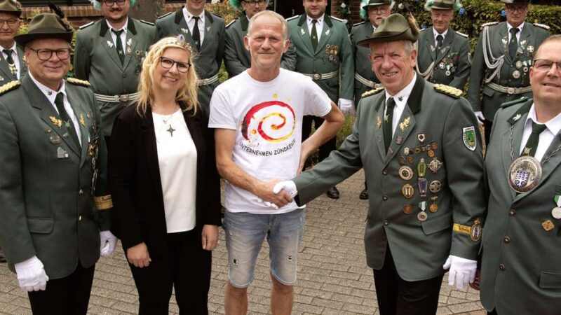 Schützen überreichen Spende: St.-Birgitten-Bruderschaft unterstützt Unternehmen Zündkerze