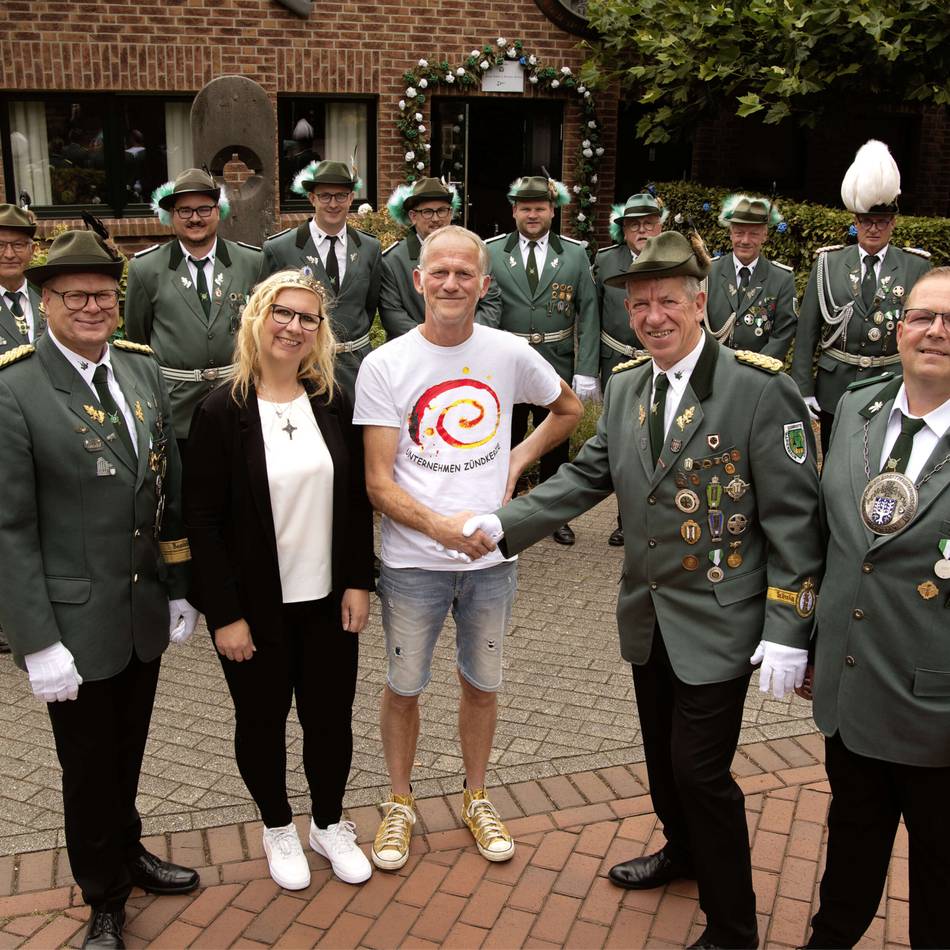 Schützen überreichen Spende: St.-Birgitten-Bruderschaft unterstützt Unternehmen Zündkerze