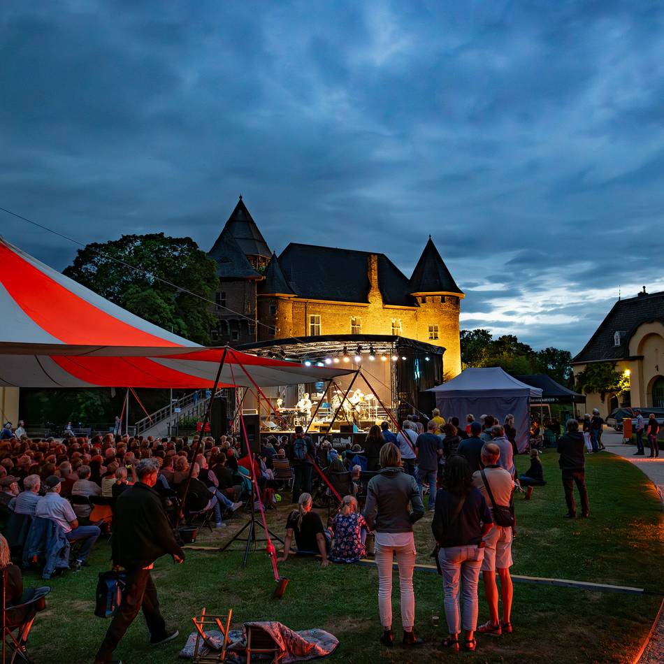 Am Fuße der Burg Linn: Der Jazz zu Gast in Krefeld
