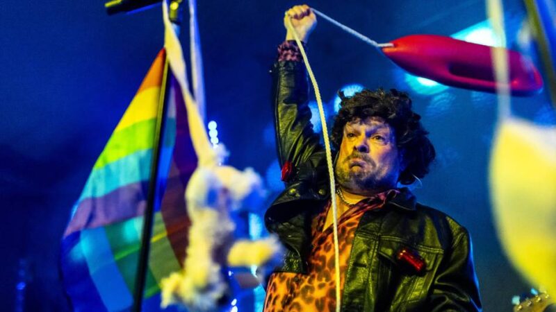 Rheinkirmes in Düsseldorf: Fans feiern Kultband Porno Al Forno – die besten Bilder aus dem Zelt