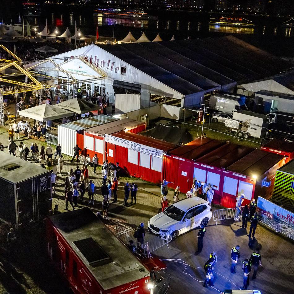 Querschläger trifft Besucher: Explosion bei Rheinkirmes-Feuerwerk – drei Kinder unter den Verletzten
