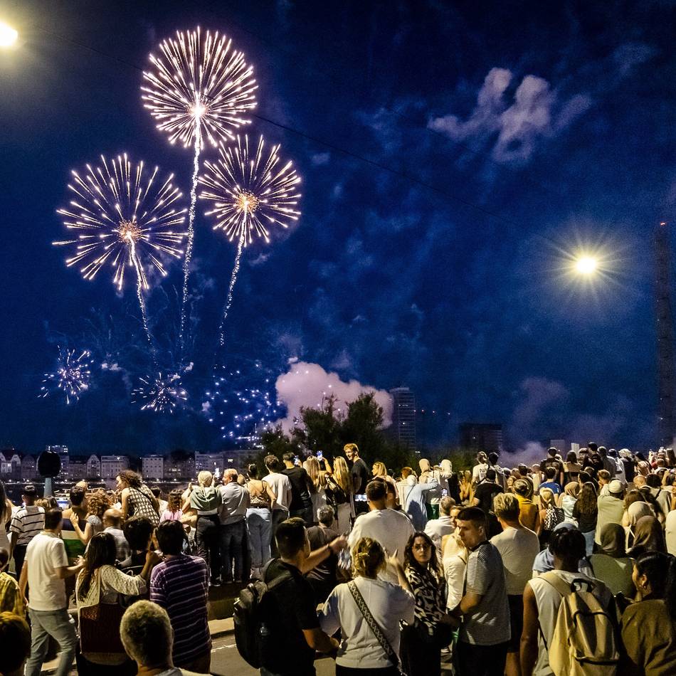 Von Japan-Tag bis Schützenfest: Nach Unglück bei Rheinkirmes – wackeln weitere Feuerwerke in Düsseldorf?