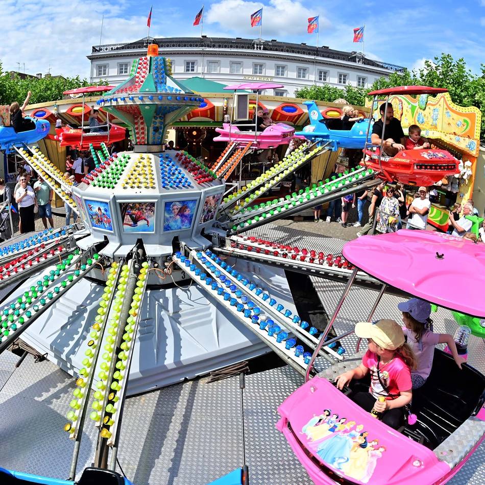 Pantaleon-Kirmes 2025 in Krefeld: Uerdingen im Kirmesglück