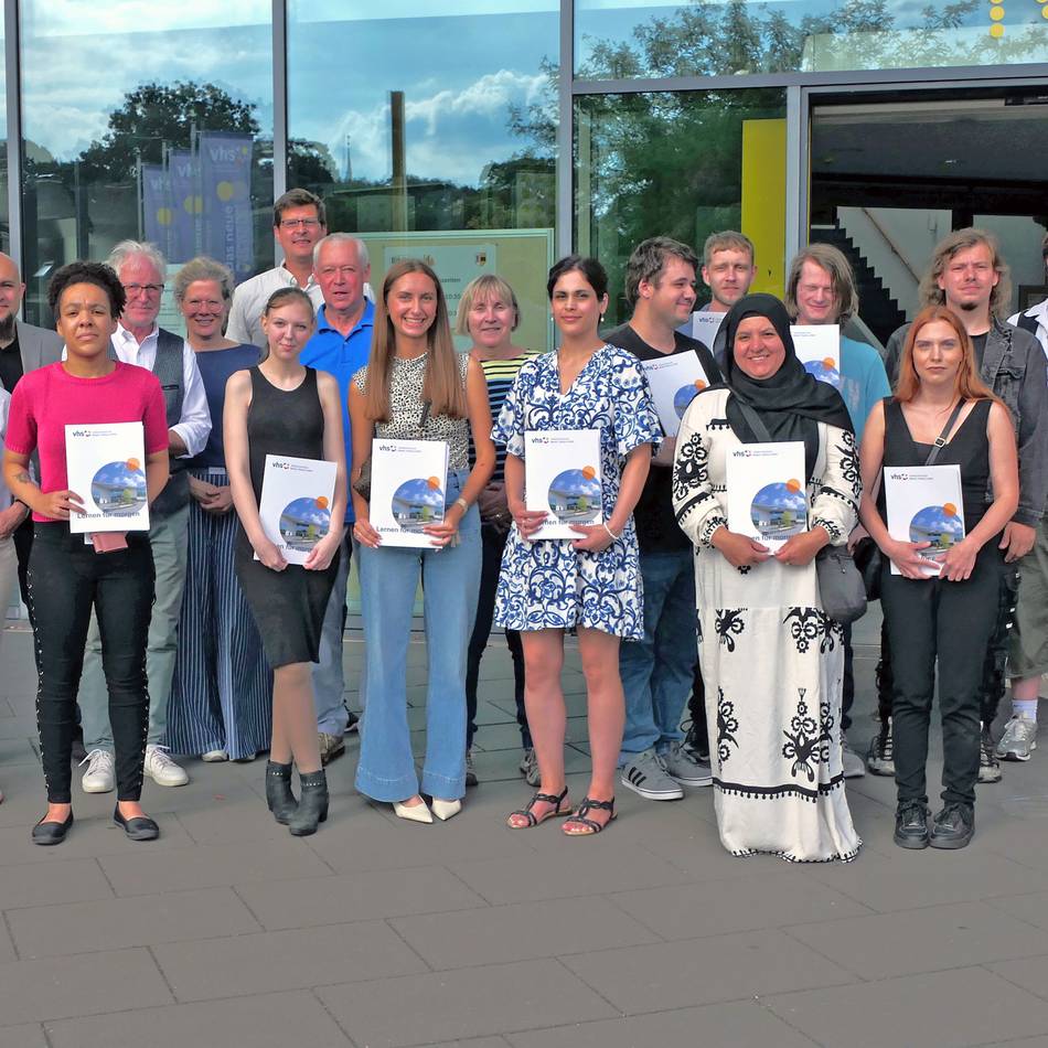 Abschluss in Moers: VHS-Abendschule – Absolventin aus Rheinberg schafft Note 1,0