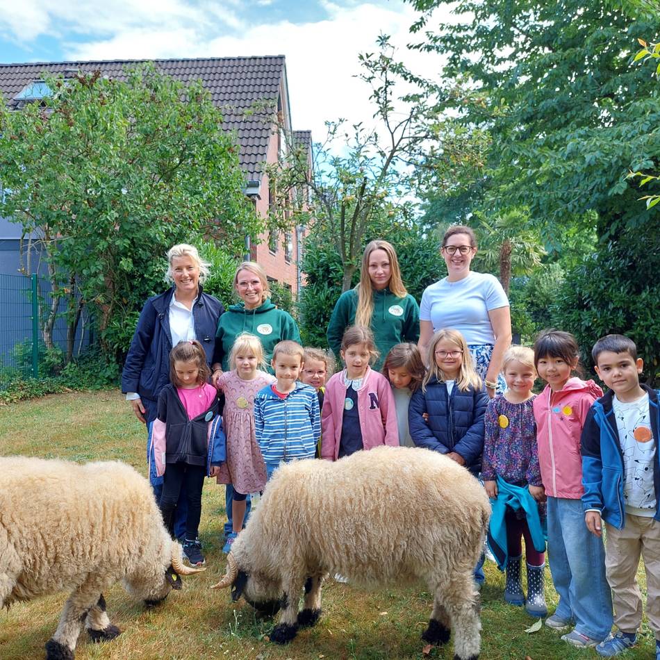 Tierschutz in Meerbusch: Tiere aus der Arche besuchen Kitakinder