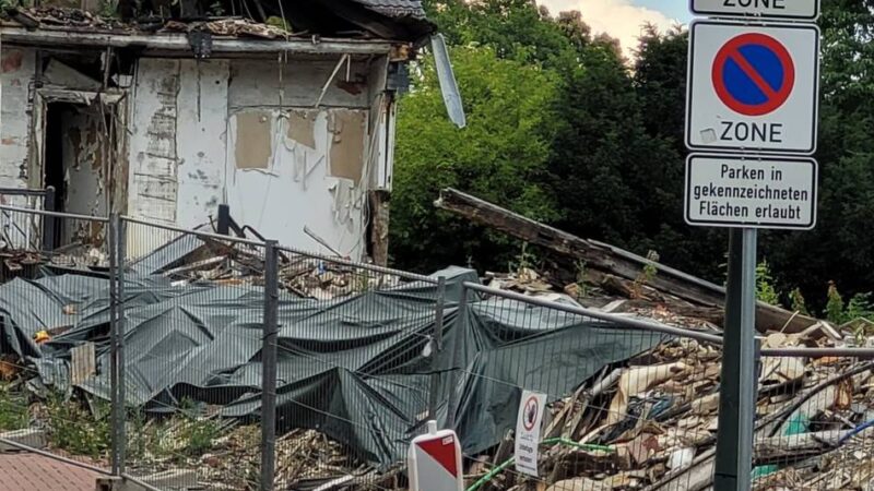 Wie geht’s in Hückeswagen mit der Entsorgung weiter?: Nichts tut sich am Schuttberg der Brandruine Heidenstraße