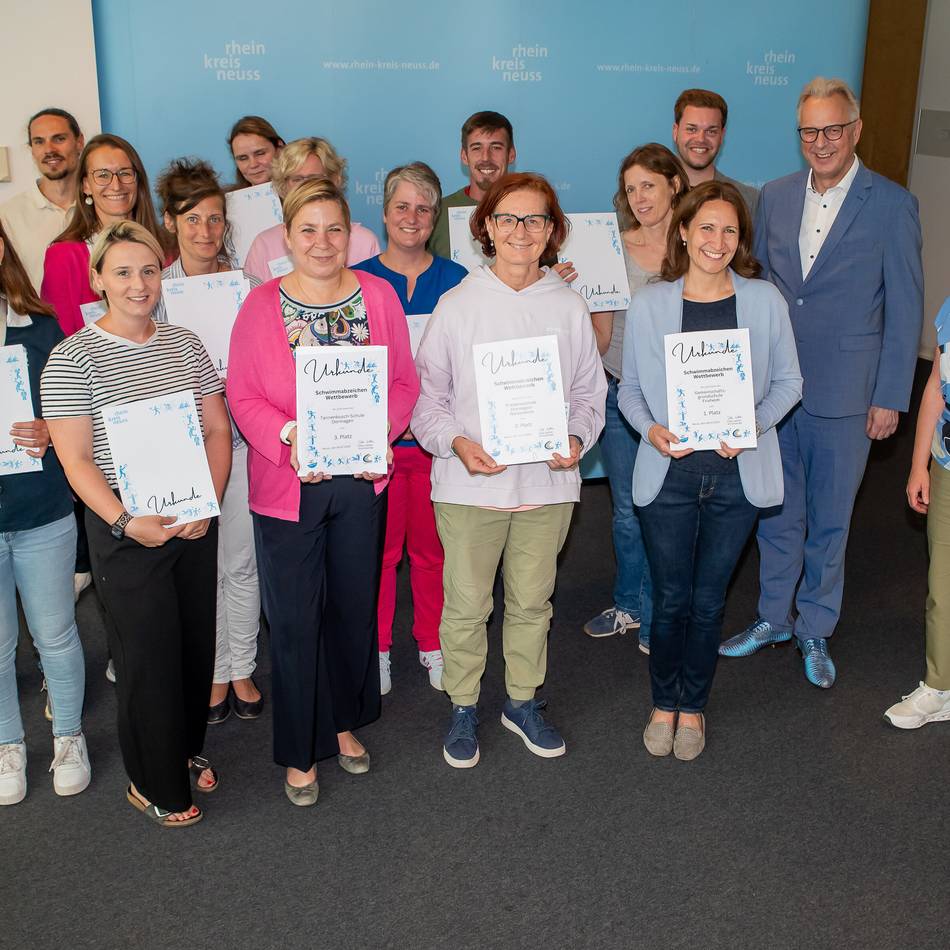 Belohnung für sicheres Schwimmen: 27 Schulen nehmen am Schwimmabzeichen-Wettbewerb des Rhein-Kreises teil