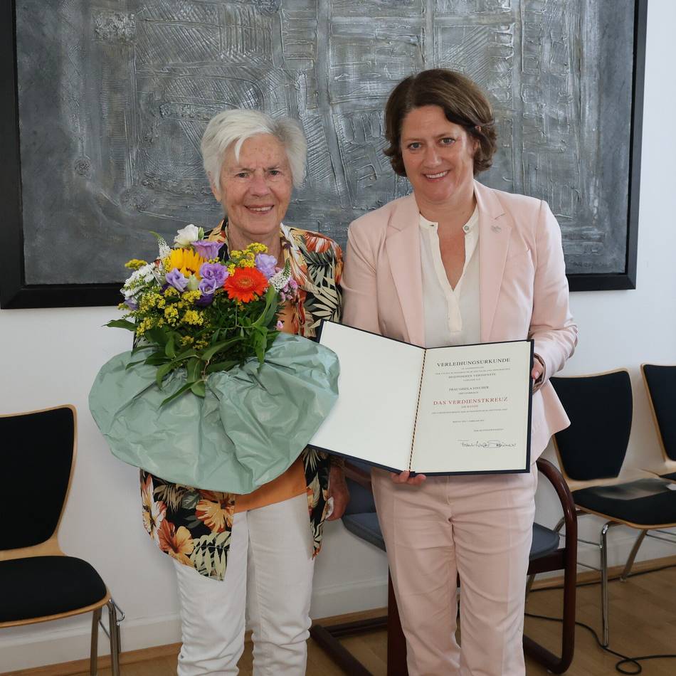 Hohe Auszeichnung für Allratherin: „Powerfrau im wahrsten Sinne des Wortes“ – Gisela Stecher erhält Bundesverdienstkreuz