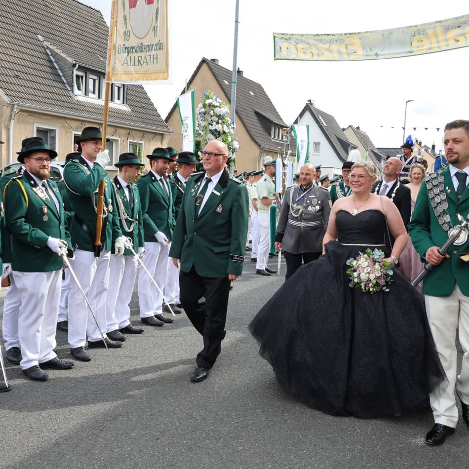 Brauchtum in Grevenbroich: Volles Zelt und gute Laune beim Schützenfest in Orken