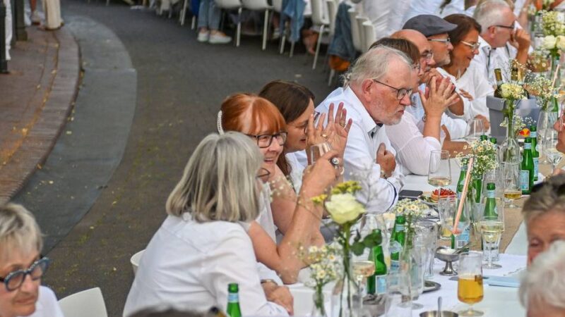 Gastronomie in Willich: „White Dinner“ mitten in Schiefbahn