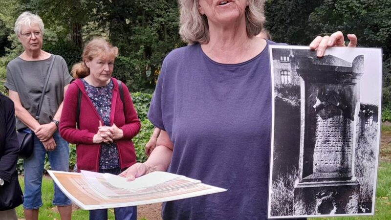 Beatrix Wolters erklärt Begräbnisstätte: Der jüdische Friedhof in Viersen ist eher untypisch