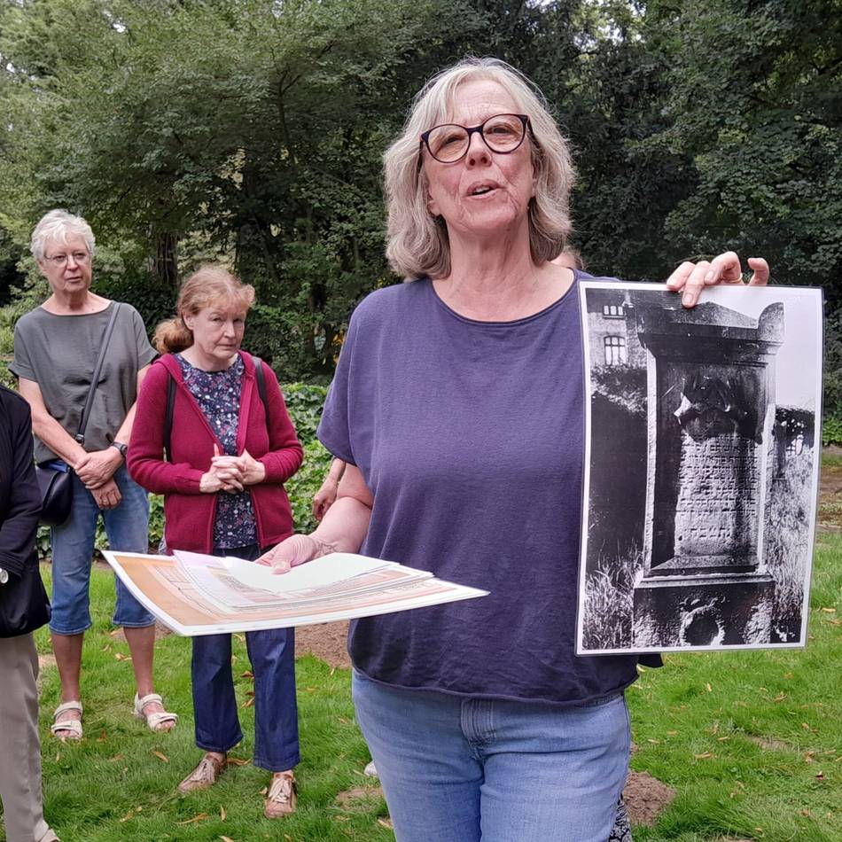 Beatrix Wolters erklärt Begräbnisstätte: Der jüdische Friedhof in Viersen ist eher untypisch