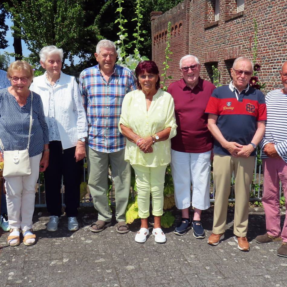 Frühere Volksschule Hinsbeck: Schüler treffen sich 70 Jahre nach der Entlassung