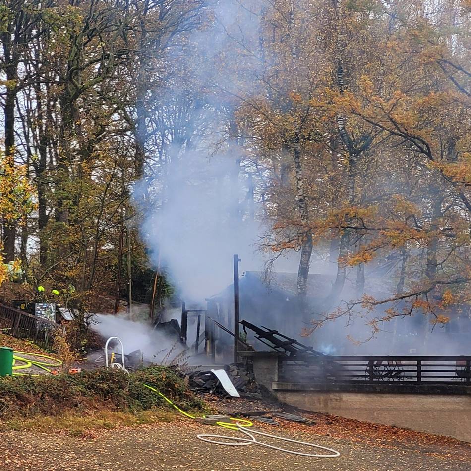 Hückeswagener Ausflugslokal an Bever-Talsperre: Brand der „Zornigen Ameise“ – Ermittlungen gegen Verdächtigen eingestellt