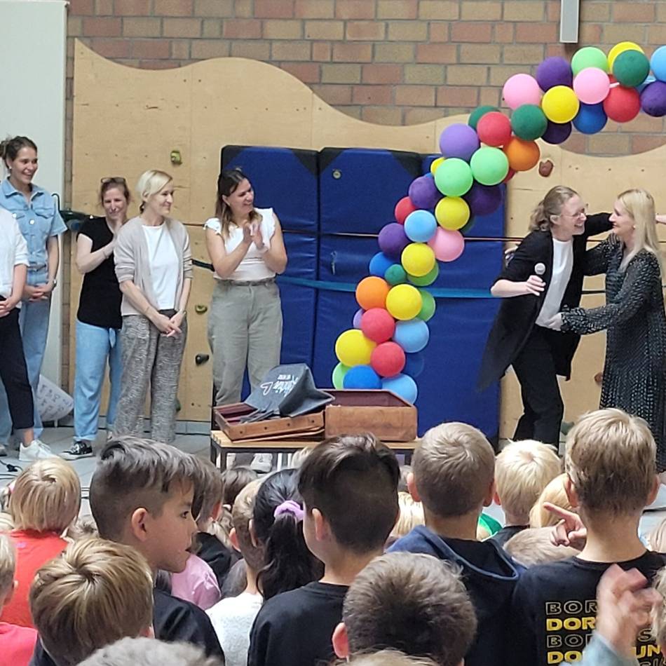 Grundschule Wiehagen in Hückeswagen: Emotionaler Abschied für beliebte Schulleiterin