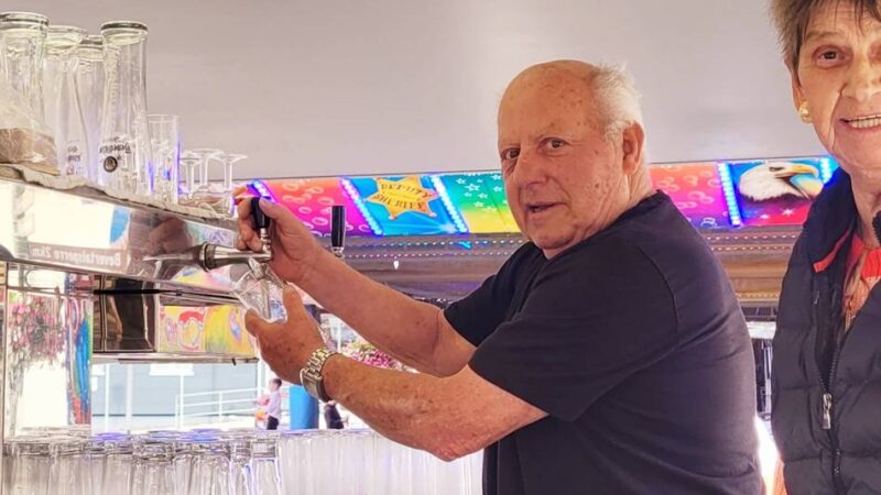 Gladbacher Paar kommt gerne nach Hückeswagen: Seit 40 Jahren hinterm Zapfhahn auf dem Schützenfest