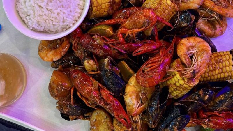 Neueröffnung in Düsseldorf: Cajun Seafood Boil bei Wowcrab – schafft man den Bucket alleine?
