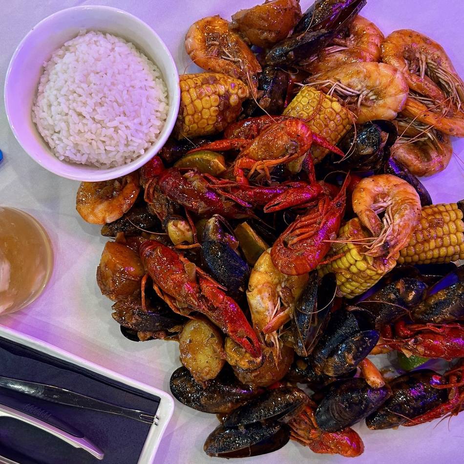 Neueröffnung in Düsseldorf: Cajun Seafood Boil bei Wowcrab – schafft man den Bucket alleine?