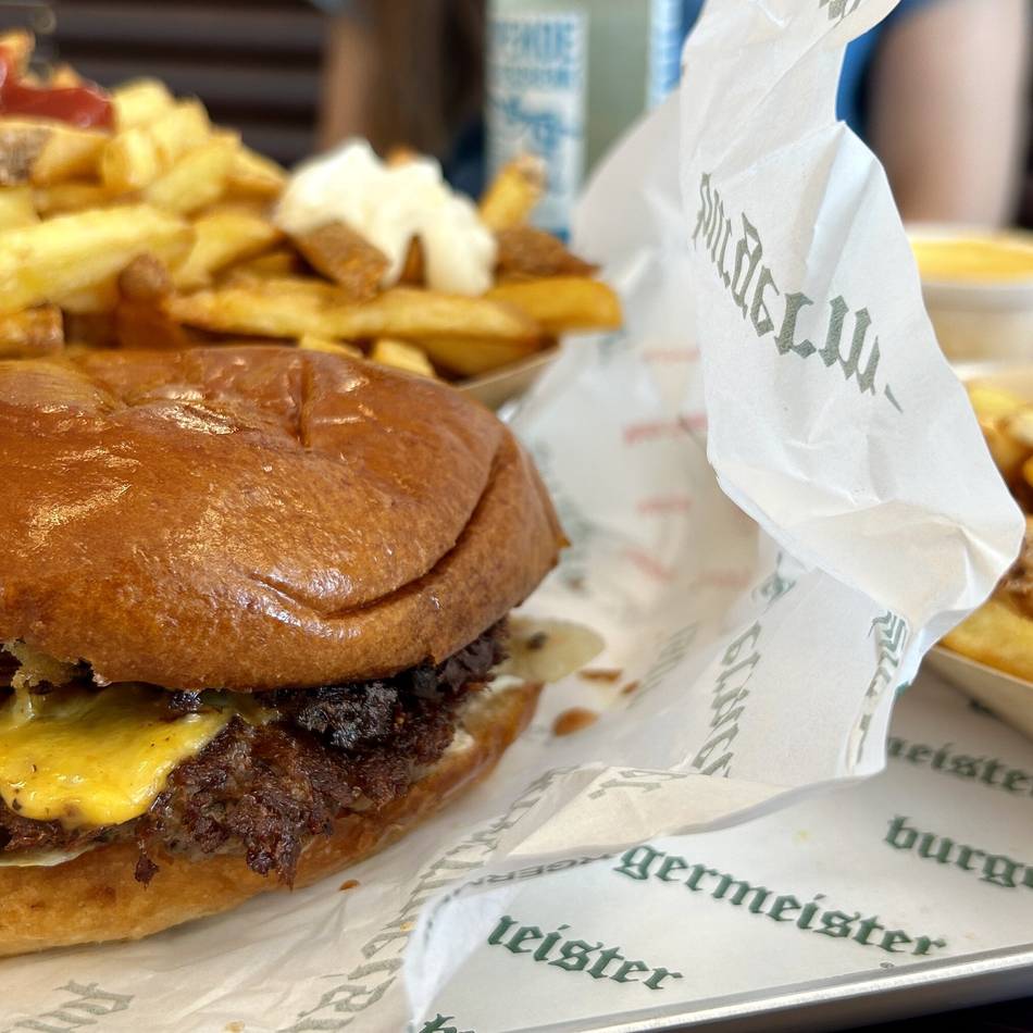 Neueröffnung in Düsseldorf: So schmeckt’s bei Burgermeister am Wehrhahn