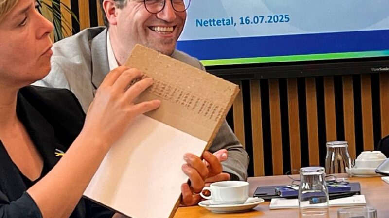 Sommertour der Ministerin: Mona Neubaur besucht die Nettetaler Stadtwerke