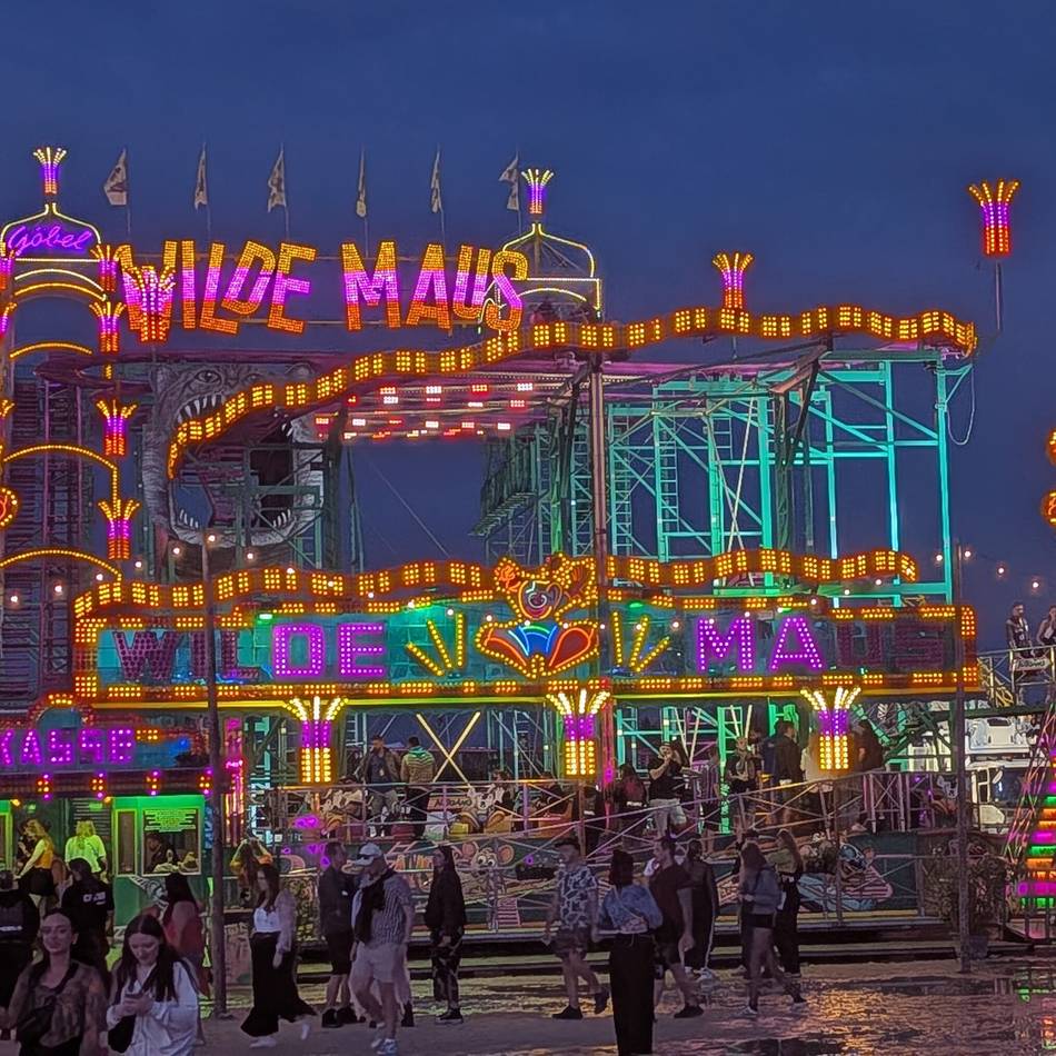 Mann bei Abbau schwer verletzt: Unfall auf Parookaville-Gelände – Arbeiter stürzt sechs Meter in die Tiefe