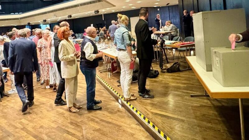 Vorhaben am Elfrather See: Krefelder Stadtrat stimmt für Surfpark