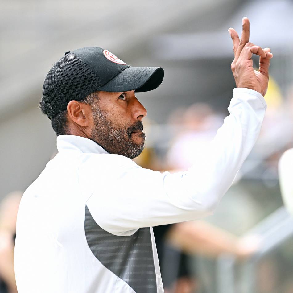 Steht die Fortuna-Startelf?: Auf drei Positionen will sich Trainer Thioune noch nicht festlegen