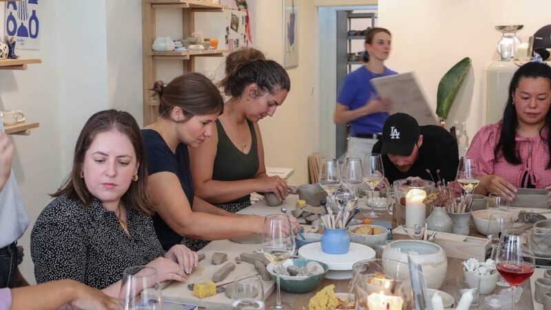 „Studio Ton“ in Flingern: Töpfern bei Wine and Clay – „Wir wollen das Hobby unter Leute bringen“