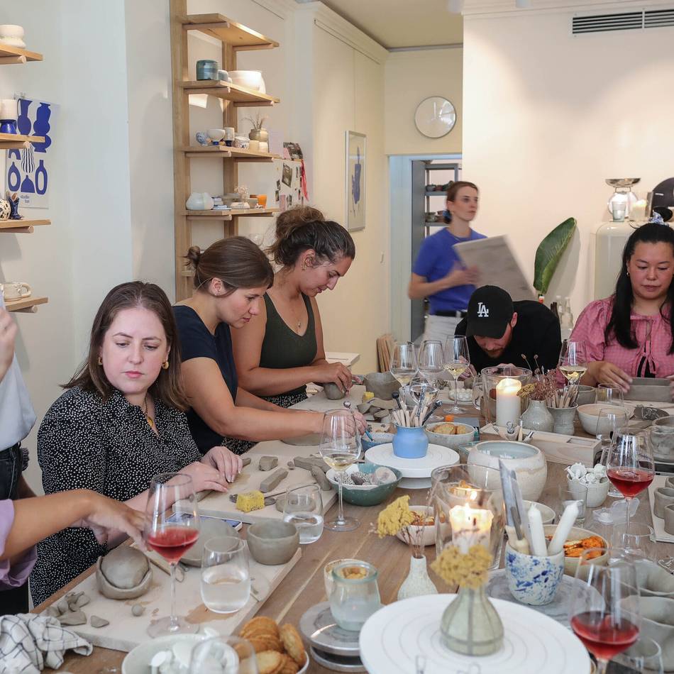 „Studio Ton“ in Flingern: Töpfern bei Wine and Clay – „Wir wollen das Hobby unter Leute bringen“