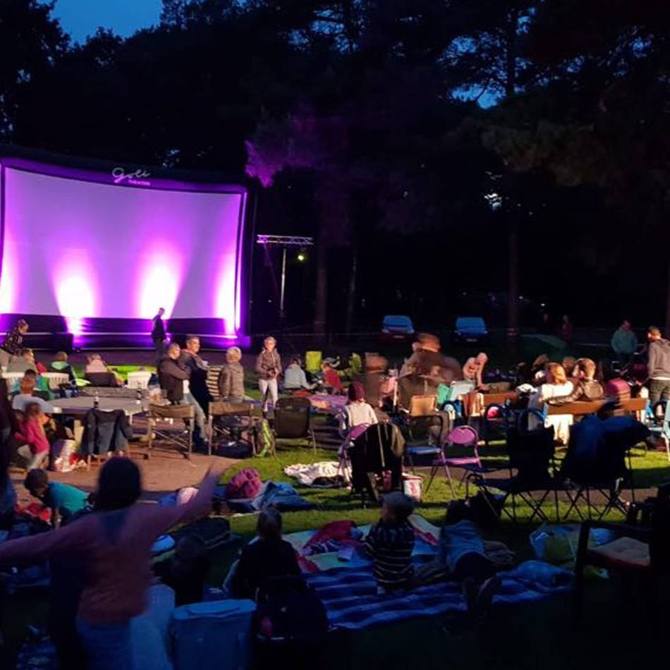 Im August: Sommerkino im Spaßbad Hexenland mit zwei Filmen
