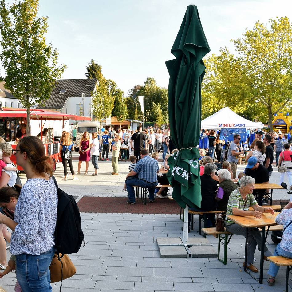 In Issum: Viele Angebote bei Feierabendmarkt
