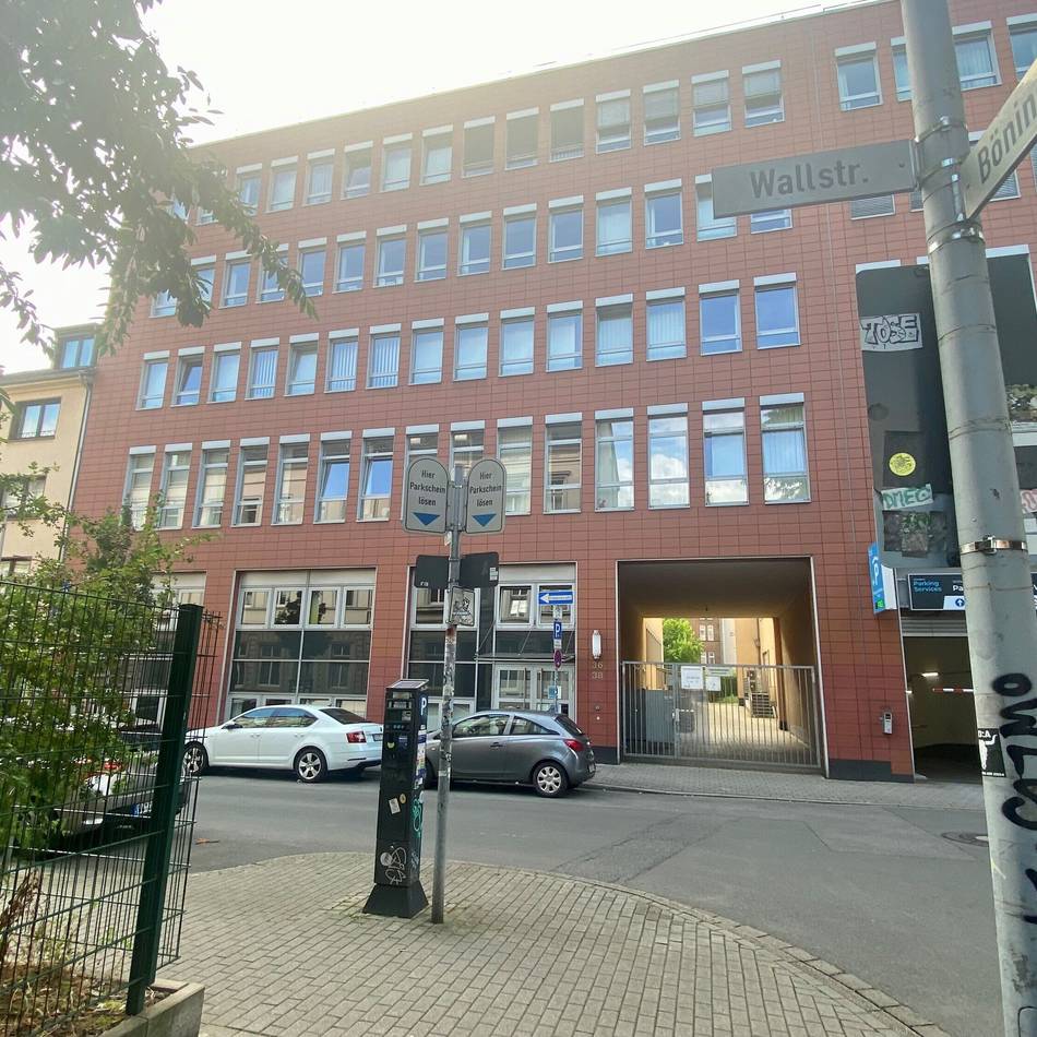 Staatsanwaltschaft Duisburg ermittelt: Mitarbeiterin der Stadt soll Termine beim Ausländeramt „verkauft“ haben