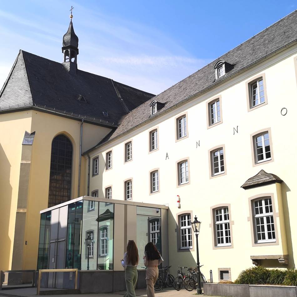 Kulturforum Franziskanerkloster: Elf Künstlerinnen und Künstler zeigen Werke in zwei Ausstellungen