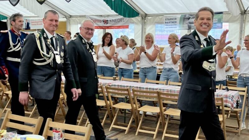Schützenfest ASV Willich: Brotzeit mit Zirkus im Festzelt