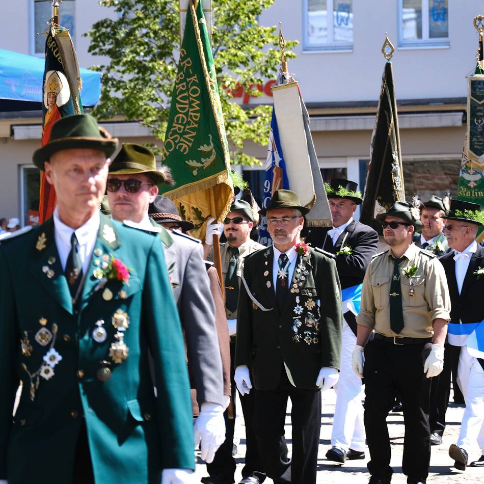 St. Sebastiani Bruderschaft Ratingen: Schützen feiern mit Zelt-Party und Festumzug