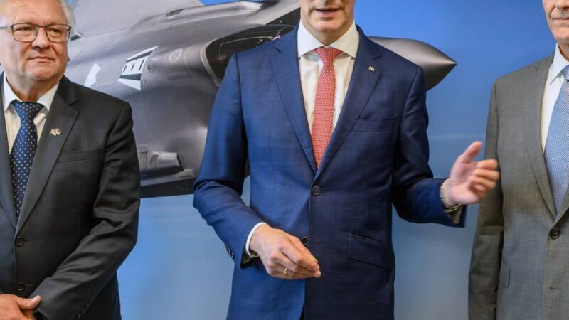 Ministerpräsident zu Besuch in Weeze: Mittwoch soll die Produktion in der F-35-Fabrik von Rheinmetall starten
