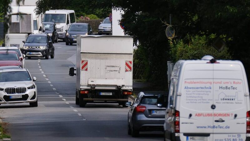 Pläne für Umgehungsstraße umsetzen: Verkehrsprobleme im Ratinger Süden wachsen