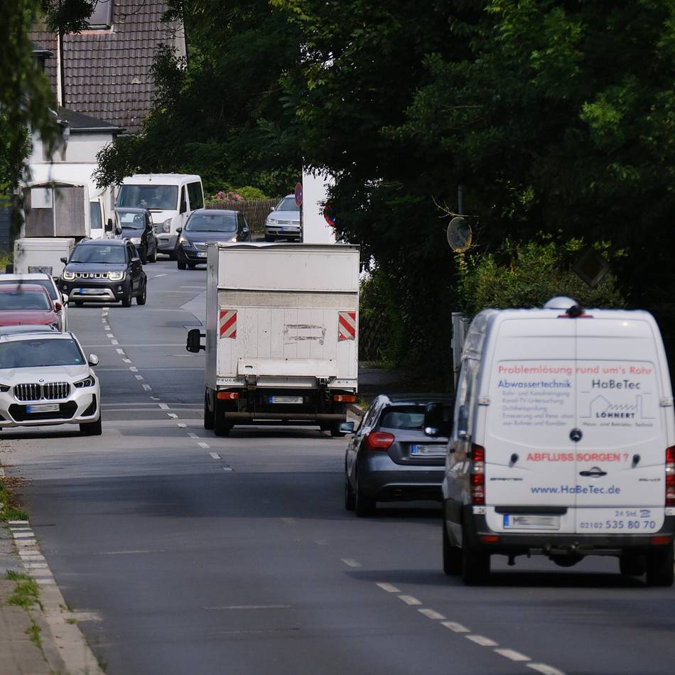 Pläne für Umgehungsstraße umsetzen: Verkehrsprobleme im Ratinger Süden wachsen