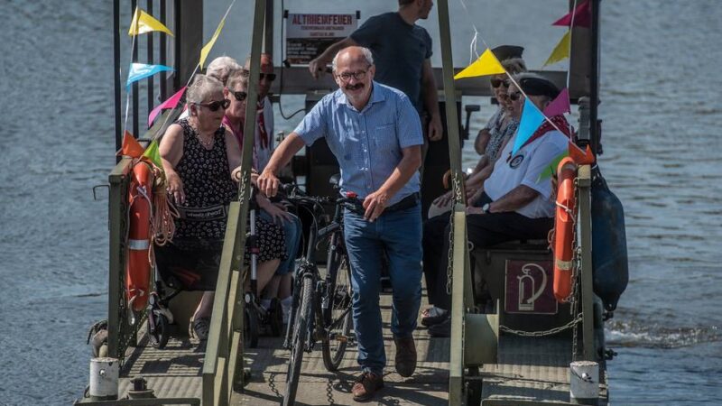 Rheinpegel zu niedrig: Übersetzboot „Bosi“ ist am Wochenende nicht bei Schenkenschanz im Einsatz