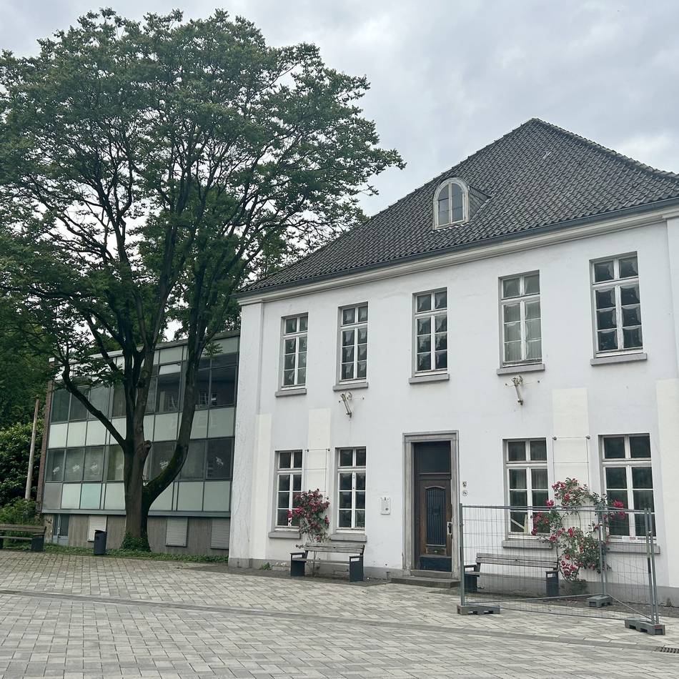 Weißes Haus in Moers: Neue Heimat fürs Schlosstheater – Umbau soll jetzt günstiger werden