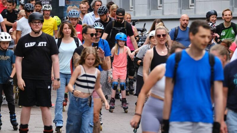 Bewegung und Feierabendmarkt: Ratingen rollt wieder