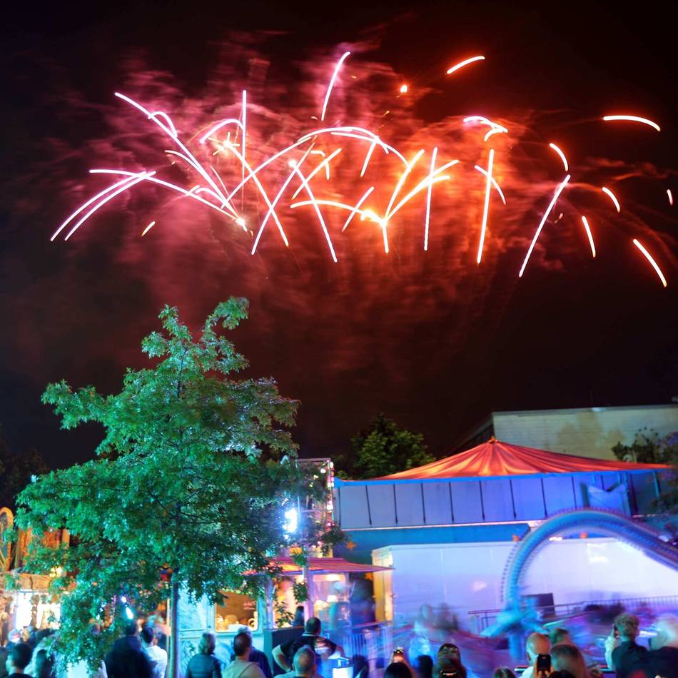 Stadtfest in Leverkusen: Feuerwerk über Opladen