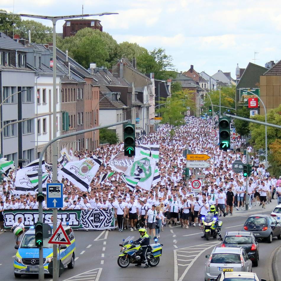 Verkehr wird eingeschränkt: Fanmarsch durch die Stadt zum Jubiläumsspiel von Borussia Mönchengladbach