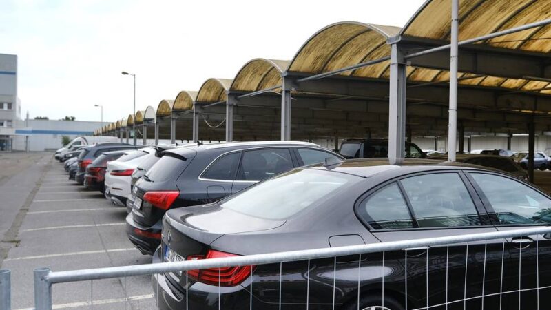 Tiefenbroicher schreibt Reul an: Bürger fordert Eingreifen des Innenministers wegen Flughafen-Parkern