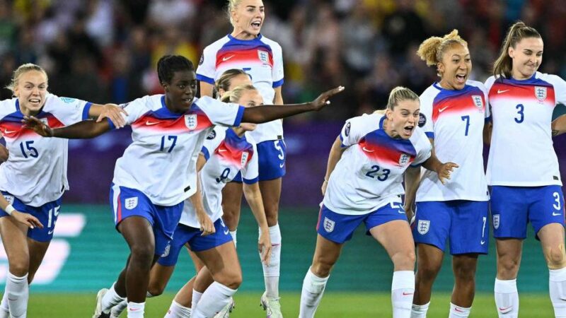 Verrücktes Elfmeterschießen: Schwedische Torfrau verschießt – Titelverteidiger England im Halbfinale