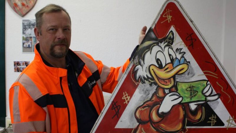 Autobahnmeisterei Ratingen wird 50: Zwischen Schildern, Kuriositäten und Maus-Besuch
