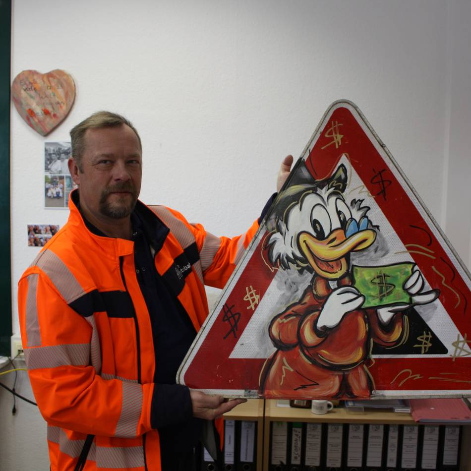 Autobahnmeisterei Ratingen wird 50: Zwischen Schildern, Kuriositäten und Maus-Besuch